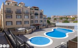 Bazén v ubytování AticoSunsetCallaobeach nebo v jeho okolí