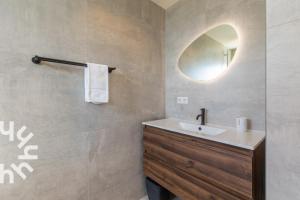 Ένα μπάνιο στο Sfeervolle vakantiewoning, dichtbij strand +22 φωτογραφίες