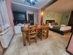 A bed or beds in a room at Apartamentos Fuentevieja