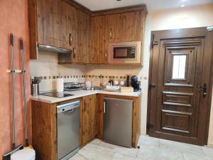 A kitchen or kitchenette at Apartamentos Fuentevieja