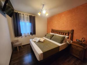 A bed or beds in a room at Apartamentos Fuentevieja