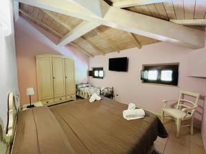a bedroom with a large bed in a room at Borgo degli Aranci in San Giuliano Terme
