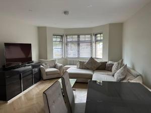 Χώρος καθιστικού στο Thames Ditton Apt - Sleeps 6 - Garden & Bbq