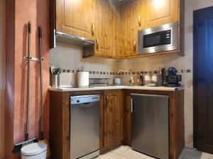 A kitchen or kitchenette at Apartamentos Fuentevieja