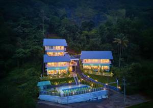 Bazén v ubytování Ice Mist Pool Resort Munnar By VOYE HOMES nebo v jeho okolí