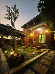 En have udenfor Relaxing Home in the Garden with Shuttle & Long Stay