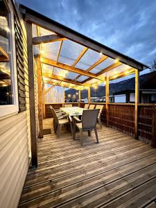 Balkón alebo terasa v ubytovaní Bungalow 3 chambres pour 6 pers avec Climatisation Camping 3 etoiles