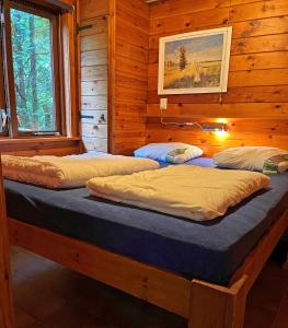 Ένα ή περισσότερα κρεβάτια σε δωμάτιο στο De Roek Vakantiebungalows
