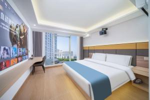 Postel nebo postele na pokoji v ubytování Shengmeiya Apartment Hotel-Line8 Pazhou STN entrance D-Walking distance to Canton Fair