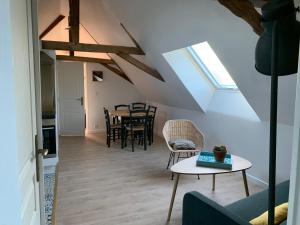 a living room with a table and chairs at Appartement à la Bourrelière 2-4 pers, Meublé de tourisme 3 étoiles in Le Louroux-Béconnais