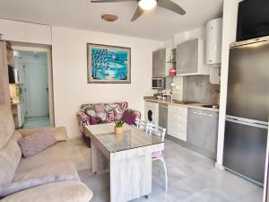 Køkken eller tekøkken på BS Apartamento Buenavista Playa estancia min 6 noches A 2 minutos de la playa