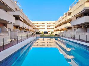 Swimmingpoolen hos eller tæt på BS Apartamento Buenavista Playa estancia min 6 noches A 2 minutos de la playa