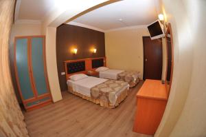 Postel nebo postele na pokoji v ubytování Epic Hotel