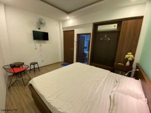 a hospital room with a bed and a tv at Sealife Hostel in Quy Nhon +30 photos