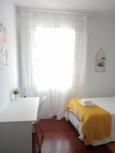 Łóżko lub łóżka w pokoju w obiekcie CASA AMELIA Apartamento Bajo con terraza y jardín Apartamento 1ªPlanta