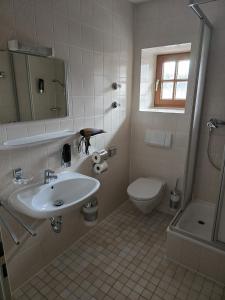 Koupelna v ubytování Gasthaus Kampenwand