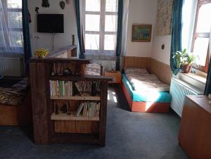 Čaková的住宿－Stará škola - studio apartmán, 4 lůžka，相簿中的一張相片