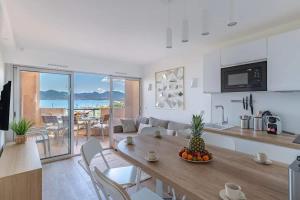 Kuhinja oz. manjša kuhinja v nastanitvi Le Cannes Beach 496