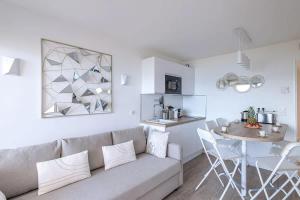 Predel za sedenje v nastanitvi Le Cannes Beach 496