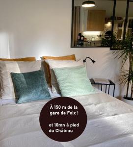 Posteľ alebo postele v izbe v ubytovaní AUX 4 LOGIS Appart-hotel - Studio Le City - Petit déjeuner inclus 1ère nuit