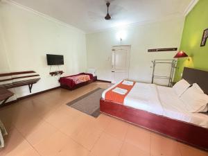 Letto o letti in una camera di Hotel SilverLine Regency Munnar