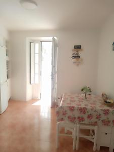 Zdjęcie z galerii obiektu CASA AMELIA Apartamento Bajo con terraza y jardín Apartamento 1ªPlanta w mieście Padrón
