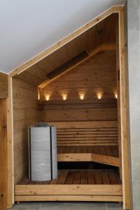Nhà bếp/bếp nhỏ tại Central, Luxury, Chalet-Style Penthouse Apartment