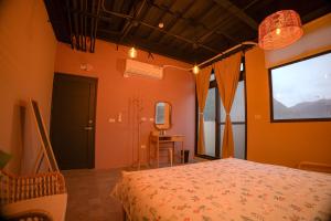 Letto o letti in una camera di 小島月光民宿 Moonlit Isle