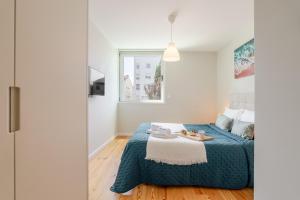 Un pat sau paturi într-o cameră la HostWise – Modern & Cozy Flat | Near the Beach