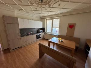 a living room with a table and a kitchen at Boardinghaus-net in Fulda +30 photos