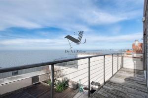 Photo de la galerie de l'établissement Mer & Soleil - Face mer avec accès direct plage, à Fouras