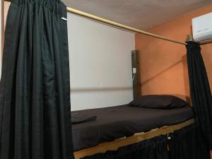 Postel nebo postele na pokoji v ubytování Maracuyá Hostal Zipolite