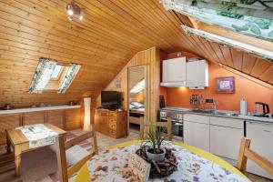 a kitchen and dining room in a log cabin at Stoffel in Darstein