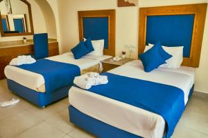 Cama ou camas em um quarto em Tropitel Dahab Oasis