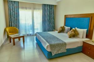 Cama ou camas em um quarto em Tropitel Dahab Oasis