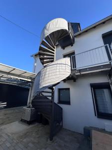 Budova, kde se apartmán nachází