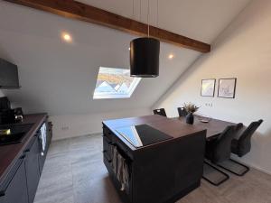 Kuchyň nebo kuchyňský kout v ubytování Ferienwohnung Moselzeit Mehring