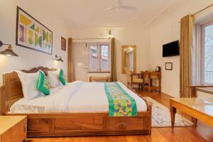 Ένα ή περισσότερα κρεβάτια σε δωμάτιο στο Treebo Vitasta Villa, Srinagar