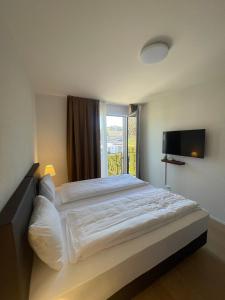 Voodi või voodid majutusasutuse Hotel Swiss Bellevue Oberwangen toas