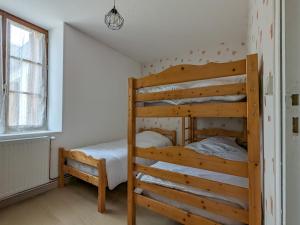 a bedroom with two bunk beds and a window at Maison de plain-pied en Brenne avec cour close, Wifi et proche de Châteauroux et étang de pêche - FR-1-591-104 in Neuillay-les-Bois