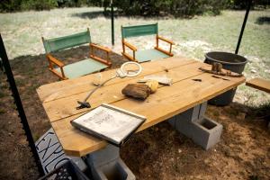 Zdjęcie z galerii obiektu Magical Treehouse with Slide by Brazos River for Family Glamping Adventures in Texas w mieście Buckner