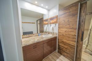 Ένα μπάνιο στο Slopeside 2791B by SummitCove Lodging +35 φωτογραφίες
