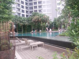 Bazén v ubytování AGILE Luxury Suite at TRX Kuala Lampur nebo v jeho okolí