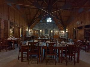 Destination Hotel Khaplu餐厅或其他用餐的地方