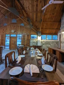 Destination Hotel Khaplu餐厅或其他用餐的地方