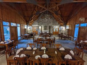 Destination Hotel Khaplu餐厅或其他用餐的地方