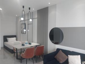 Posezení v ubytování AGILE Luxury Suite at TRX Kuala Lampur