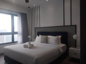 Postel nebo postele na pokoji v ubytování AGILE Luxury Suite at TRX Kuala Lampur