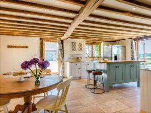 Η κουζίνα ή μικρή κουζίνα στο Oast House - Otium Wine Estate +11 φωτογραφίες