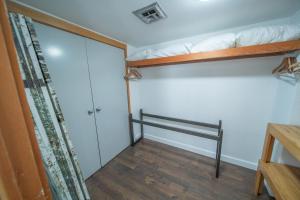 Letto o letti in una camera di Quicksilver 1605 by SummitCove Lodging
